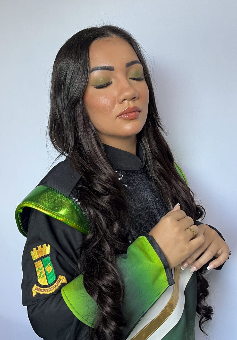 Maquiagem Ouro para ensaio fotográfico de fanfarra